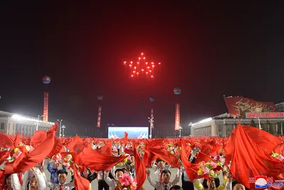 Ким Чен Ын похудел, парад провели ночью — Северная Корея празднует 73-летие  — фото / NV