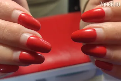Шеллак и маникюр: история самого популярного покрытия для ногтей | Vogue  Russia