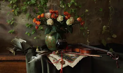 Натюрморт со скрипкой и цветами. Фотограф Андрей Морозов