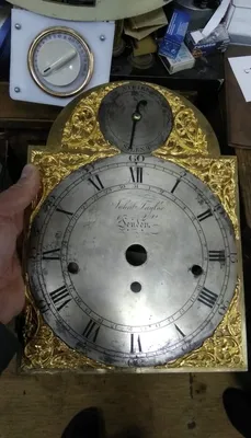Фотофакт: выставка старинных настенных часов в Ружанах