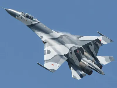 Российский истребитель су-35 в небе | Обои для телефона