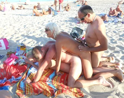 Зрелые свингеры на нудистском пляже - порно фото drochikula.com