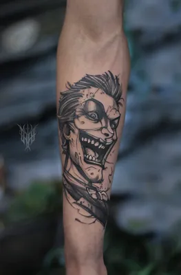 Татуировка мужская графика на предплечье портрет Джокера 931 | Art of Pain