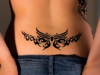 Неприличные» 90-е и нулевые: Как татуировки на пояснице становятся символом  борьбы с объективацией — Wonderzine