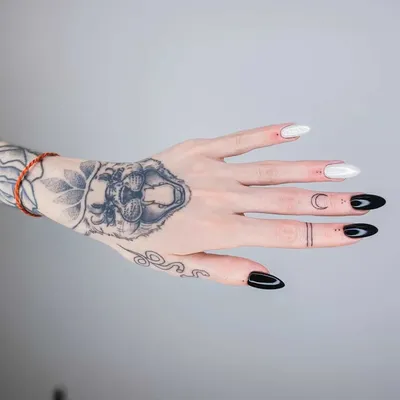 Эскизы тату для девушек на пальцах — LifeTattoo.ru