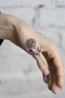 Тату на большом пальце для девушек: тонкости выбора и создания дизайна -  tattopic.ru
