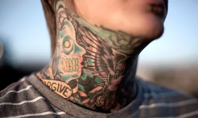 Татуировки на шее мужские и женские сделать в Москве по выгодной цене -  Pigmentlab