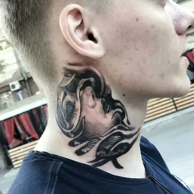 Татуировка мужская графика на шее Уроборос - мастер Кирилл Плотников 6160 |  Art of Pain