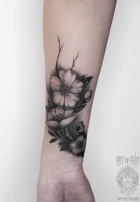 ВАН ЛАВ - Татуировка цветы на руке для прекрасной и юной... | Facebook