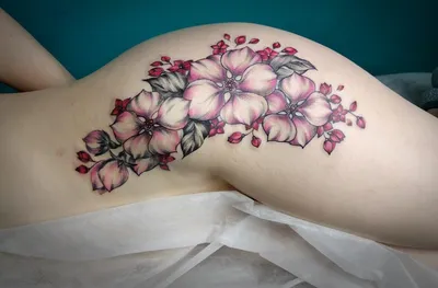 Татуировка женская реализм на запястье цветы вишни - мастер Анастасия  Родина 2611 | Art of Pain