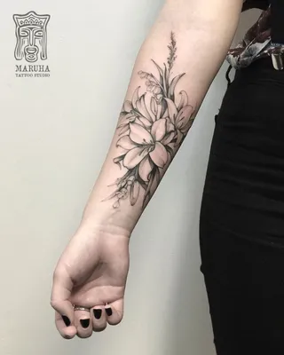 Татуировка цветы на руке | Лилии тату, Тату, Татуировки