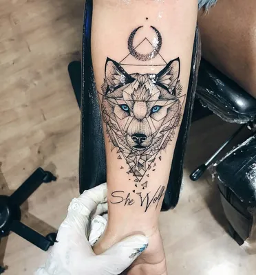 татуировка волка на ноге - Поиск в Google | Tatuajes de lobos, Tatuajes  geométricos de animales, Tatuajes inspiradores