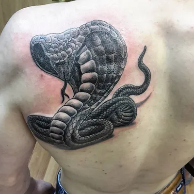 Минималистичная татуировка змеи для девушек - tattopic.ru