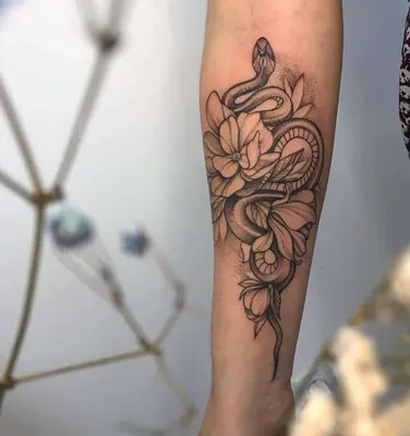 Татуировка змея на руке для девушек: значение, особенности и советы -  fotovam.ru