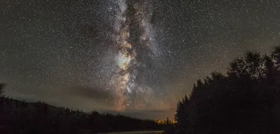 Пейзаж Темного Ночного Неба С Облаками Красивая Яркая Полная Луна Над Дикой  Местностью В Лесу — стоковые фотографии и другие картинки Лес - iStock