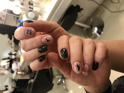 Модный черный маникюр 2024: тенденции и новинки | Black nail designs, Black  nails, Nude nail designs