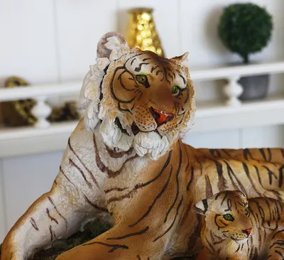 Статуэтка Тигрица с тигренком на деревяной подставке 43*24*23  (ID#1195434304), цена: 2817 ₴, купить на Prom.ua