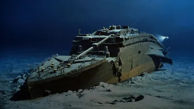 корабль медленно тонет под водой с большим количеством камней на нем,  титаник картинки подводные тела, море, под водой фон картинки и Фото для  бесплатной загрузки