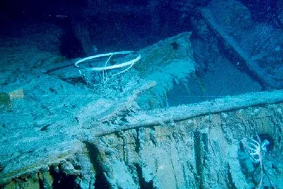 Лайнер-легенда «Титаник» - 16 апреля 1912. Глубина 3750 метров Первая ночь « Титаника» на дне Атлантики Безмолвная тишина на глубине почти четырех  километров Северной Атлантики. Огромные клубы ила, поднятые в результате  приземления нежданного