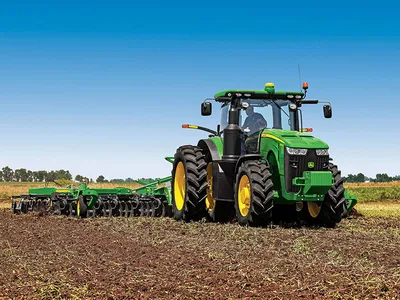 Техника с полей. Разбирались, чем так хорош на пахоте трактор John Deere  9560 RT за 550