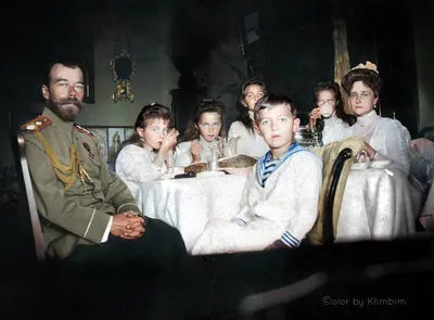 Фотографии царской семьи в цвете: компьютер \"возродил\" Николая II