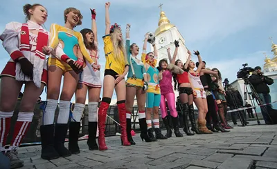 Украинские проститутки в Европе готовы надеть маску Зеленского и обслужить  русских - KP.RU