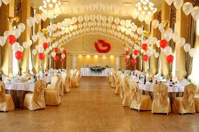 Кафе Тисса. Оформление свадебного зала тканью и живыми цветами - Студия  дизайна «Марафет»