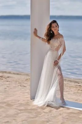 photo shoot, девушка позирует, море, фото женщины сзади в белом длинном  платье, невеста, платья, Свадебное агентство Москва