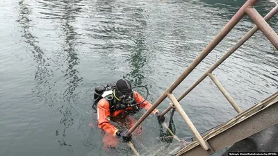 Спасатели-водолазы показали свое мастерство под водой