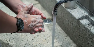 Вода из крана с рыбным запахом удивила таганрожцев