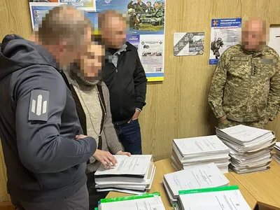 В Хмельницком \"патриотичный\" военком продал армию и присягу за 1,5 тыс.  американских долларов (фото) – Головне в Україні