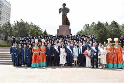 В Калуге шествие выпускников началось от площади Победы - Образование -  Новости - Калужский перекресток Калуга