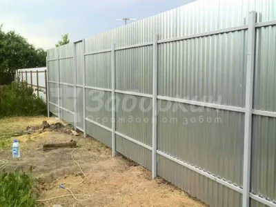 Забор из профлиста высотой 2 м С10 коричневый купить в Волоколамске, цена  от 1100 руб. | Стройзабор