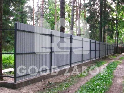 Горизонтальный красивый забор для коттеджа из профнастила купить по цене  1437 руб в Москве от производителя