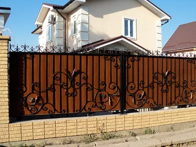 Забор из профнастила С8 с ковкой купить в Москве, цена от 1170 руб. |  Стройзабор