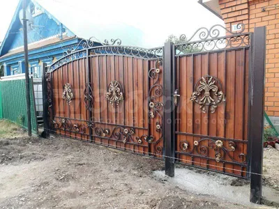 Распашные ворота с калиткой из профлиста - цены на установку в Краснодаре