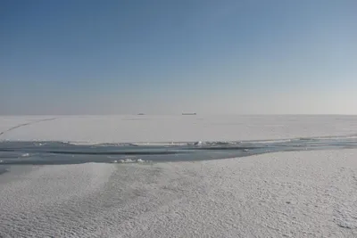 Замок внутри замерзшего моря, зима, …» — создано в Шедевруме