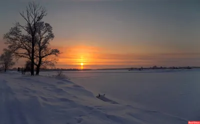 Купить картину Зимний закат у деревни в Москве от художника Быков Виктор
