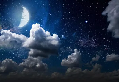 Луна На Фоне Звездного Неба Отражается В Море. Фотография, картинки,  изображения и сток-фотография без роялти. Image 64796503