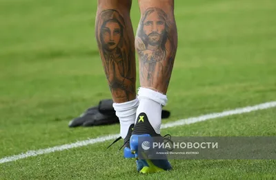 От черепов до портрета матери: команда самых татуированных футболистов мира  — football.ua