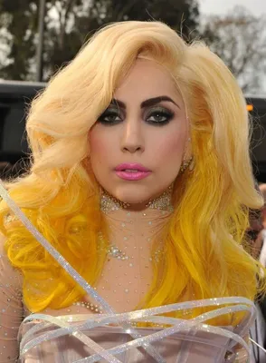 Леди Гага вышла на сцену «Оскара-2023» экстремально похудевшей и без макияжа:  фото | Super.ru | Дзен