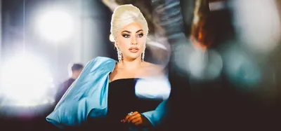 Непредсказуемая смена образа: Леди Гага выступила на \"Оскаре-2023\" в  порванных джинсах - МЕТА