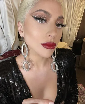 Леди Гага осмелилась показать снимки без фильтров и макияжа