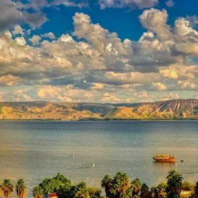 Галилейское море через которое течет священная река Иордан - Pause.By