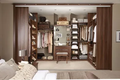 Гардеробная комната в квартире, пусть даже и небольшой, позволяет не  загромождать шкафами пространство, поддерживает порядок (согласитесь… |  Instagram