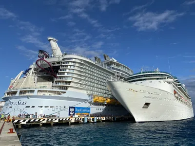 Гармония Морей В Барселоне — стоковые фотографии и другие картинки Harmony  Of The Seas - Harmony Of The Seas, Барселона - Испания, Без людей - iStock