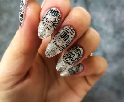 газетный дизайн ногтей рукописный текст Newspaper nail design | Newspaper  nails, Glitter nail art, Nail art