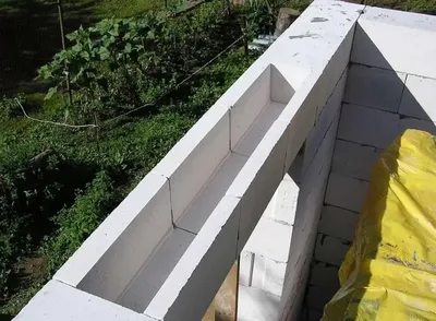 Газобетонные блоки для дома, цоколя, забора — особенности применения  строительного материала