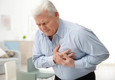 Почему болит спина в районе сердца: причины боли под лопаткой в области  сердца