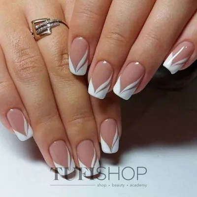 Elena Grama Nail Academy - Французский маникюр и мини дизайн. Белый френч  будет выглядеть гораздо ярче и интереснее, если один из ногтей украсить  мини дизайном. В данном случае вашу фантазию ничто не